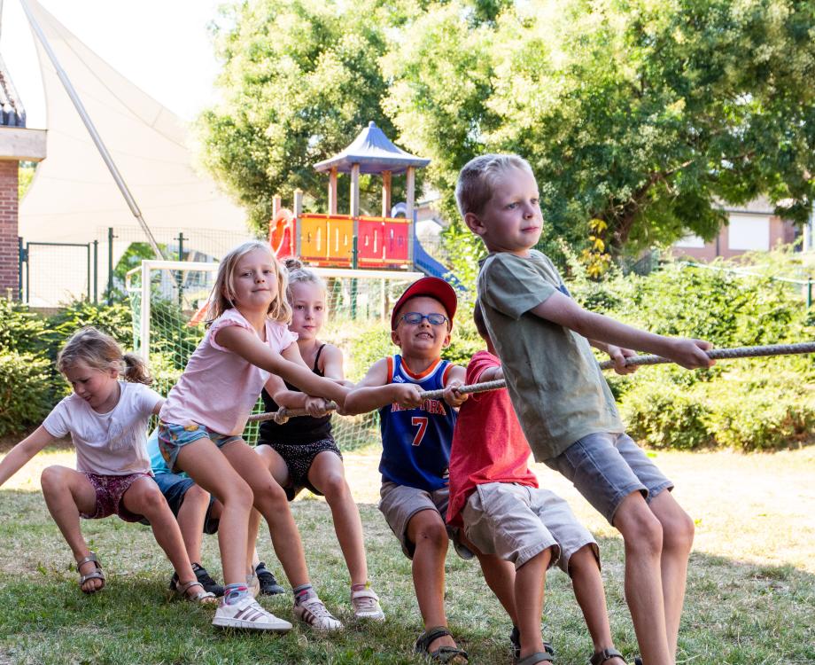 Touwtrekken op kamp